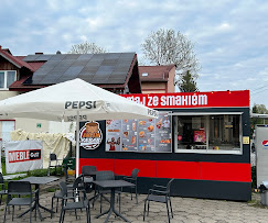 Front punktu Kebab z okienkiem sprzedażowym i menu